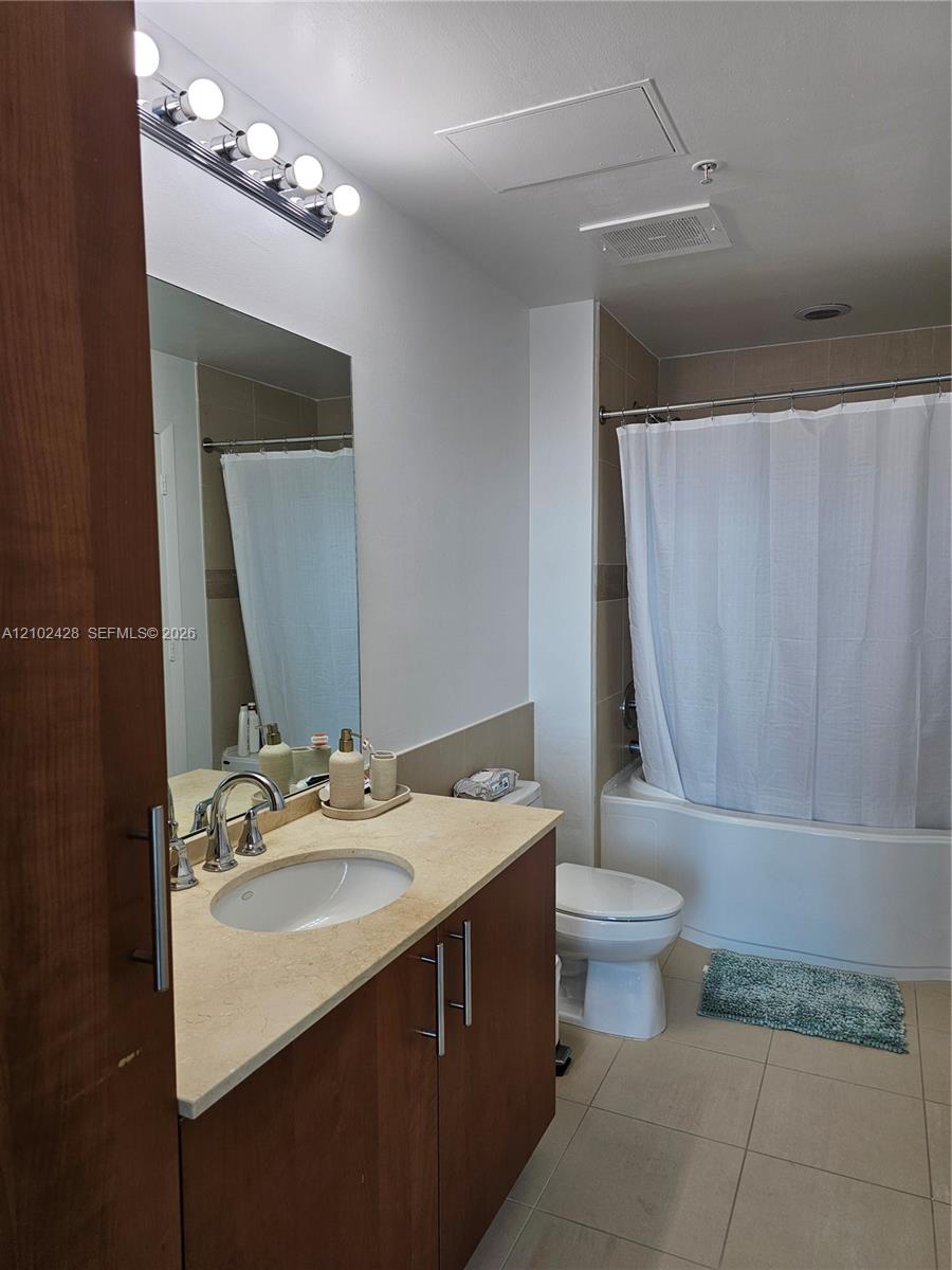1945 S Ocean Drive 807 Property Photo 10