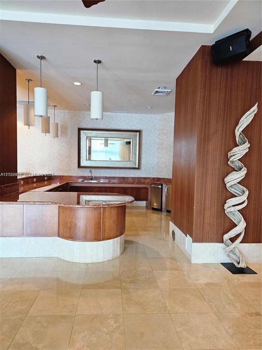 1945 S Ocean Drive 807 Property Photo 14