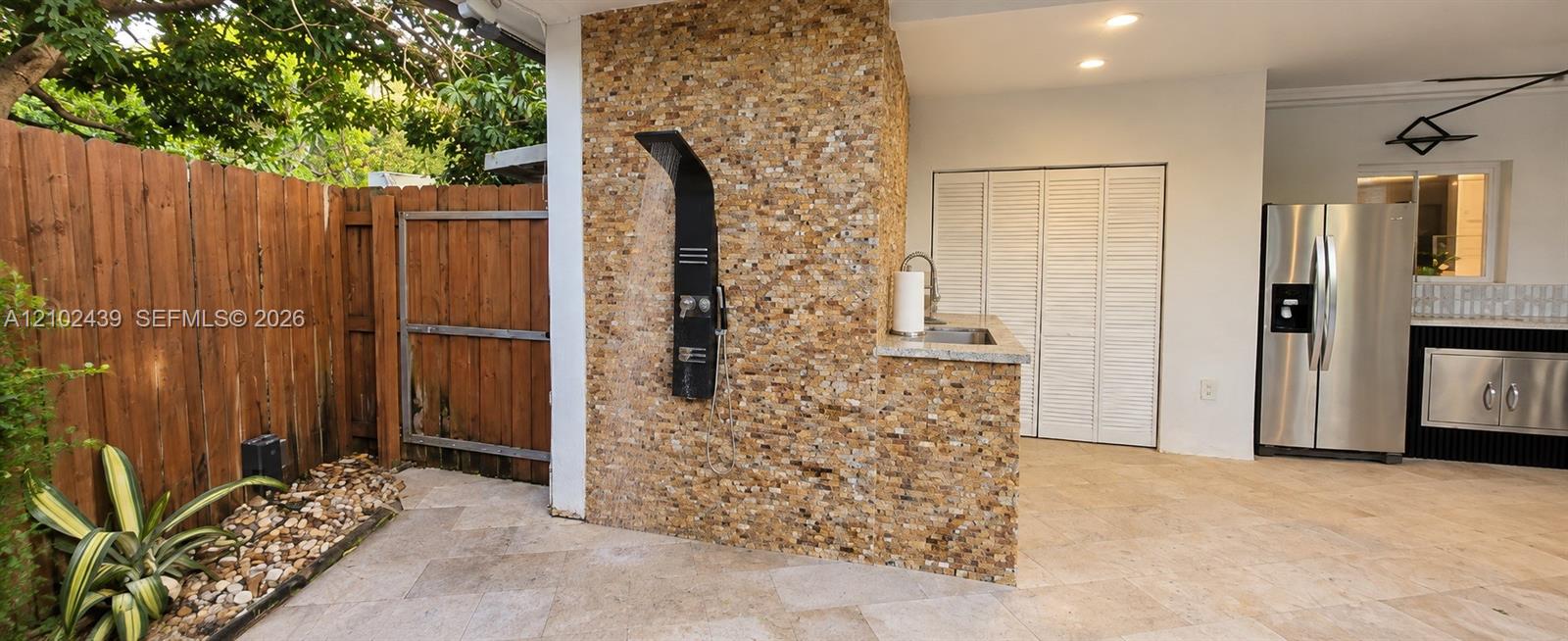 9351 Jamaica Drive Property Photo 7