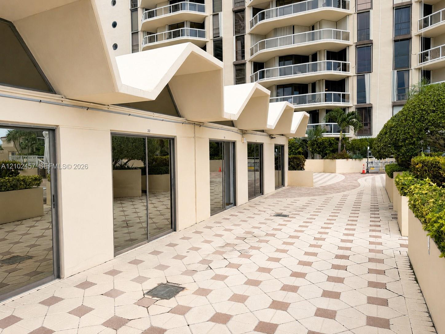 20191 E Country Club Drive Ca33 Property Photo 4
