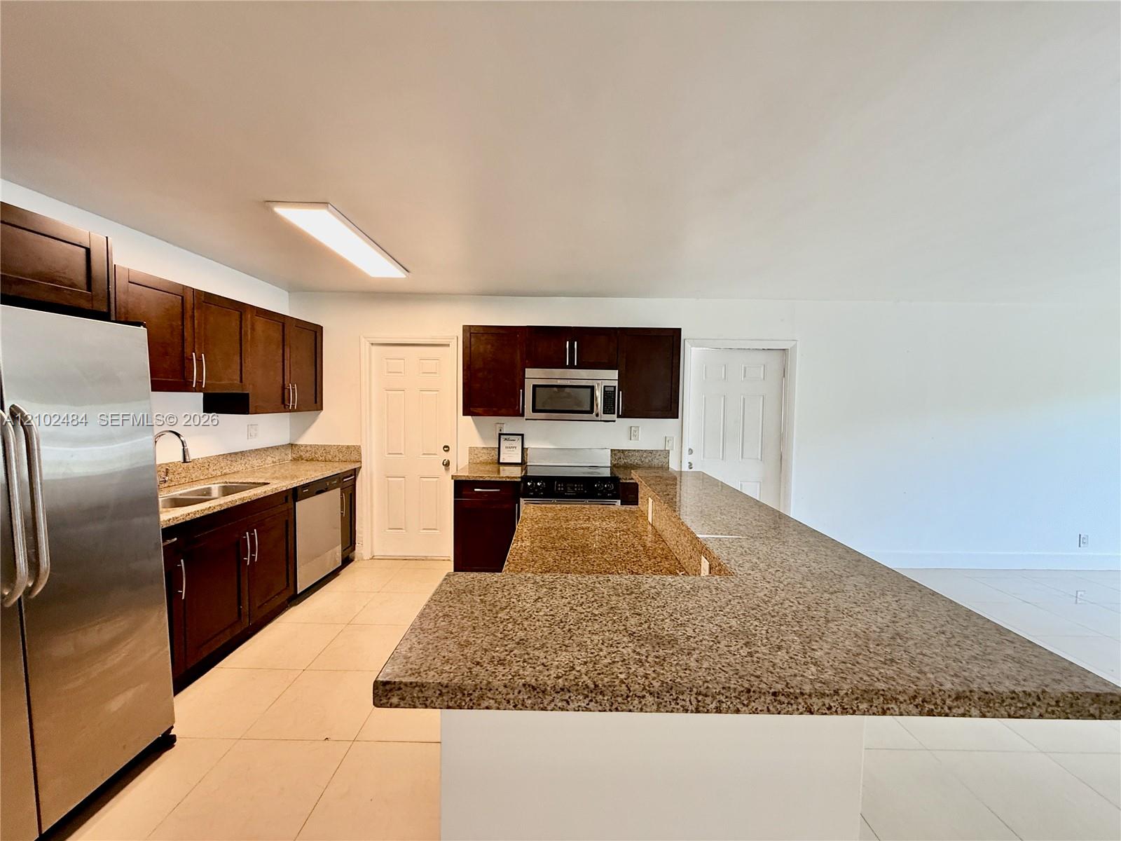 1548 Sw 5th Place 3 Property Photo 2