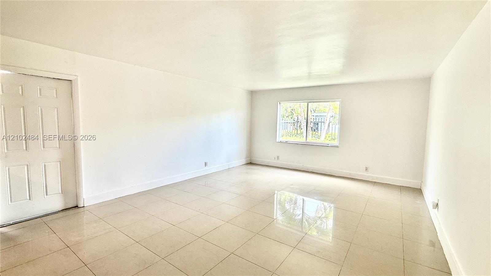 1548 Sw 5th Place 3 Property Photo 6