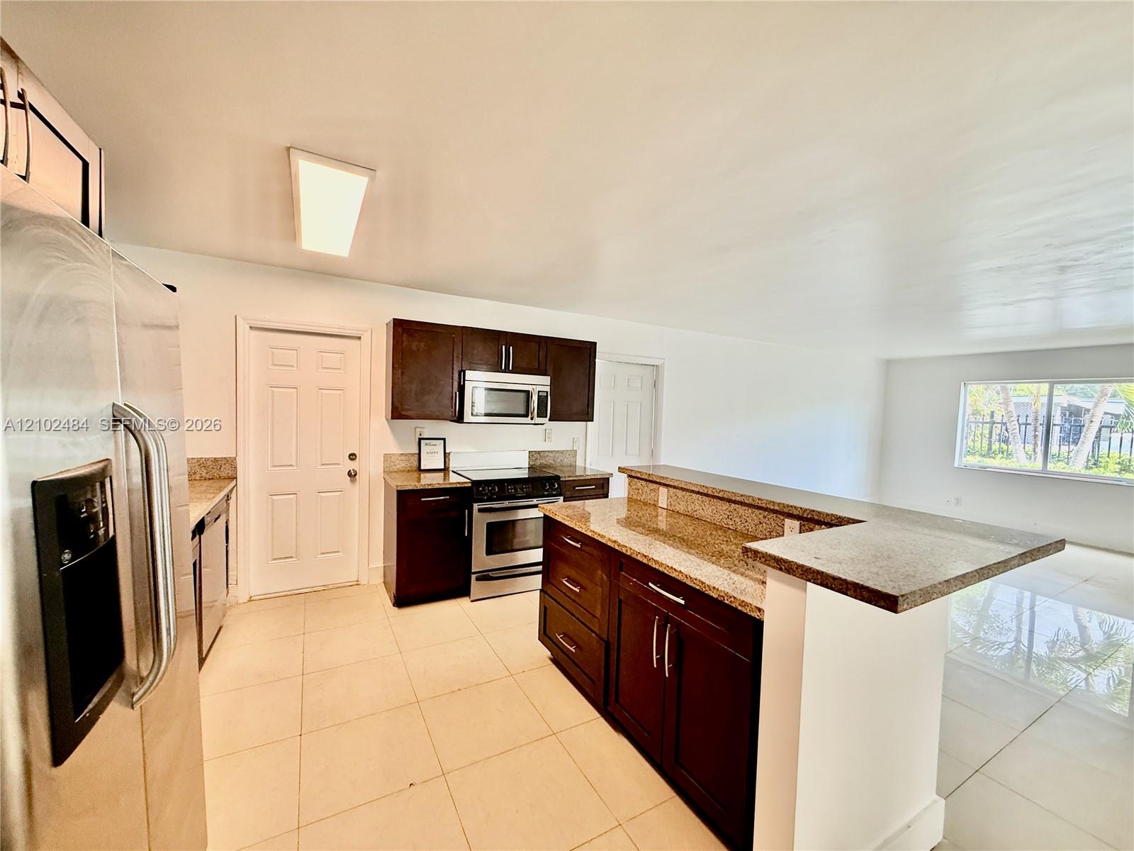 1548 Sw 5th Place 3 Property Photo 11