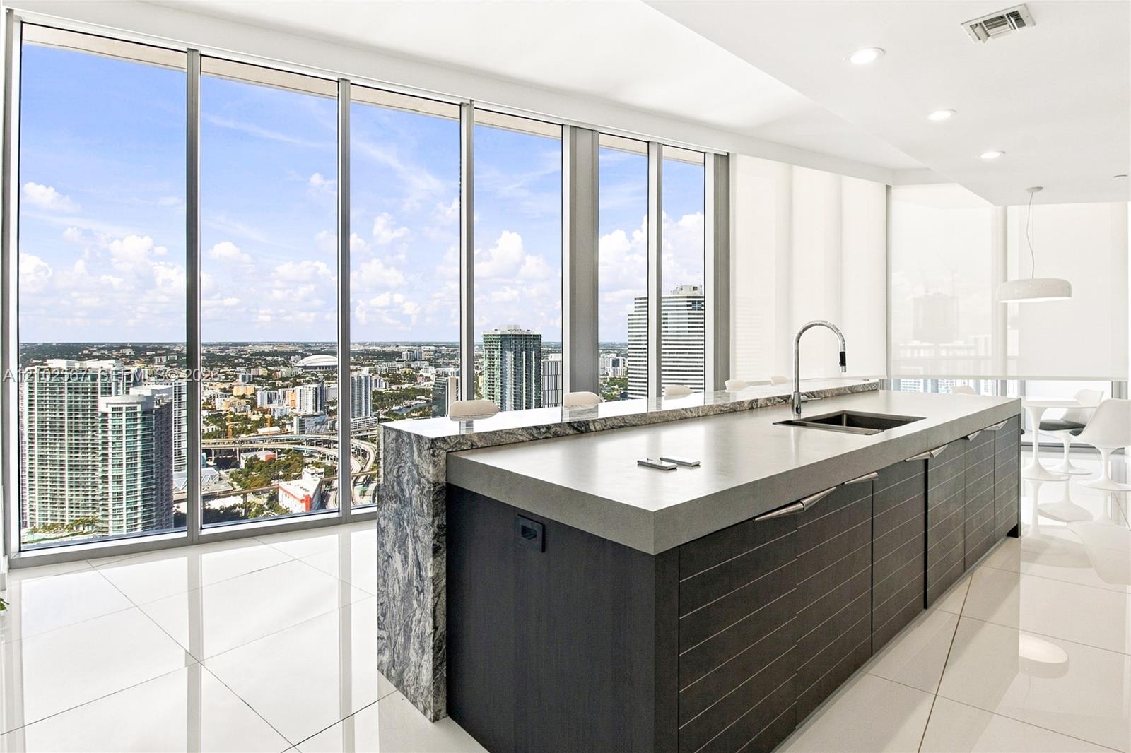 200 Biscayne Boulevard Way 5302 Property Photo 4