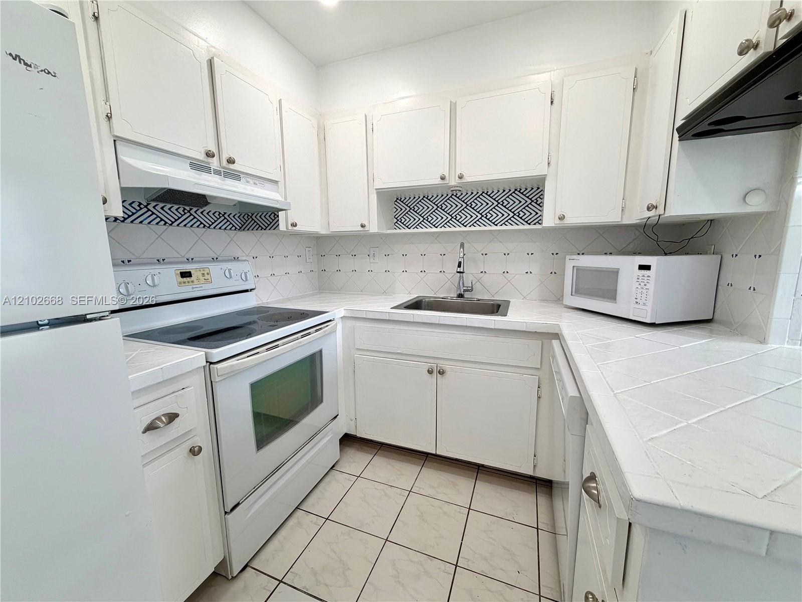 3665 Ne 167th Street 204 Property Photo 5