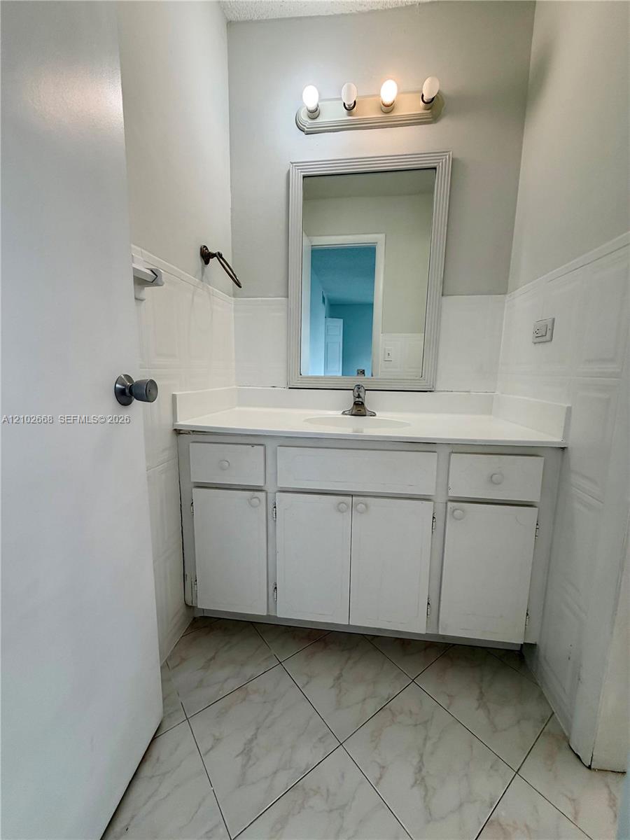 3665 Ne 167th Street 204 Property Photo 14