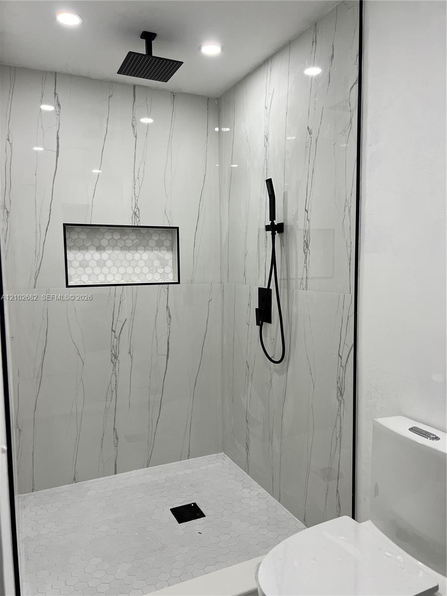 4562 Tennyson Drive Property Photo 7