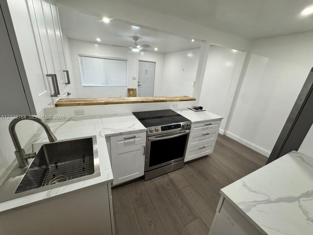 565 NE 32nd Street Property Photo 1