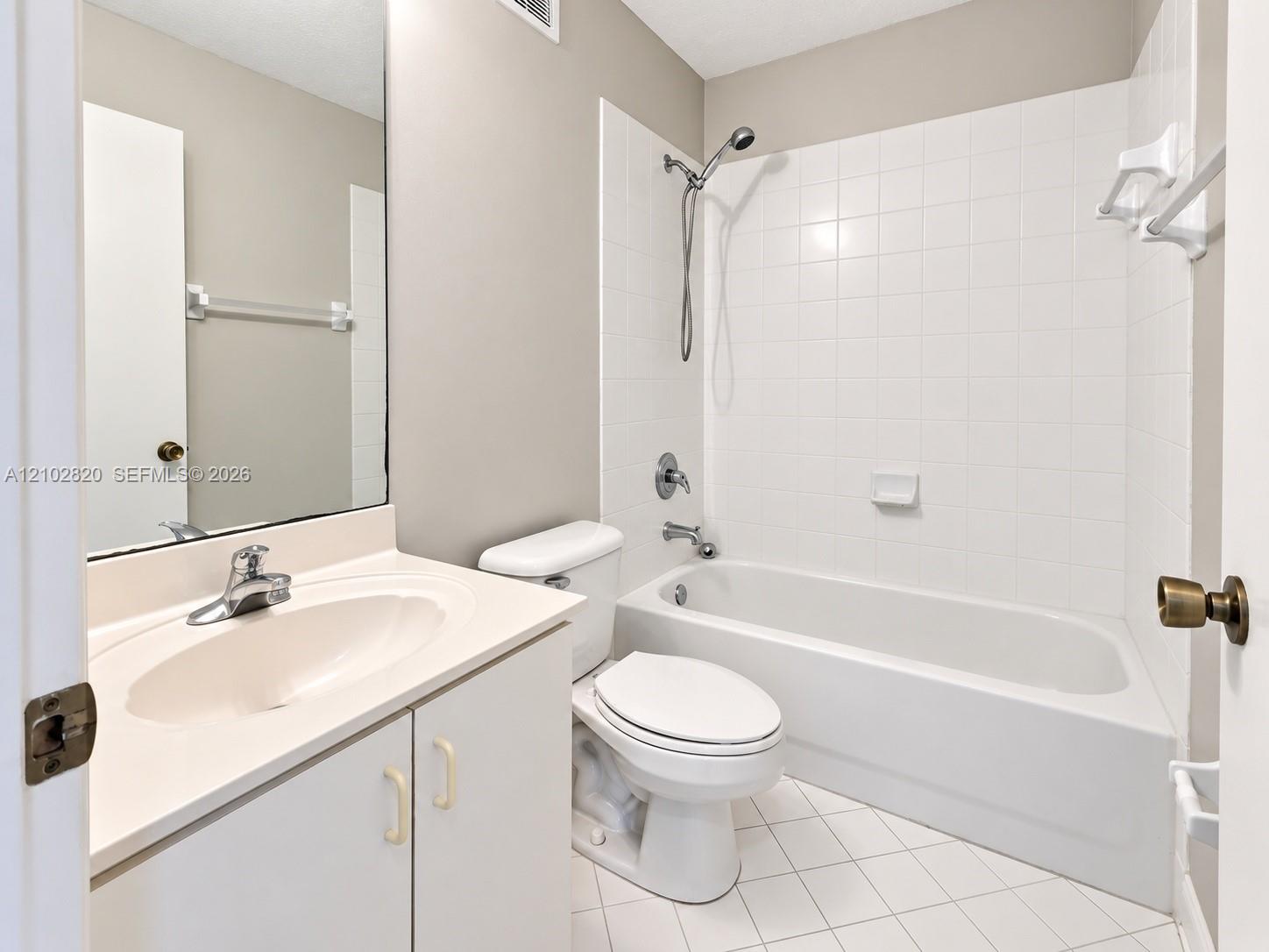 970 Ne 34th Avenue 203 Property Photo 15