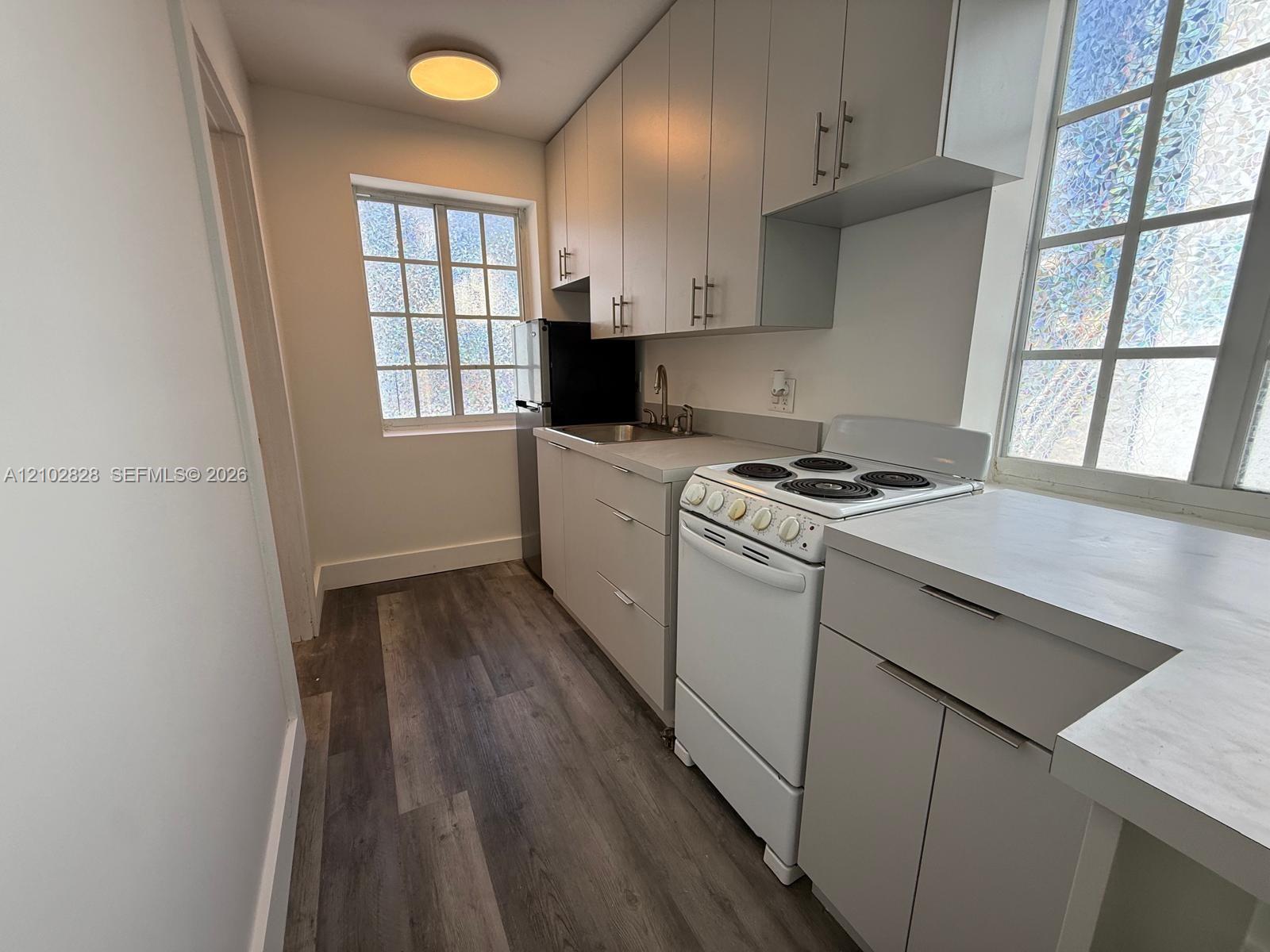 912 Euclid Avenue 4 Property Photo 7