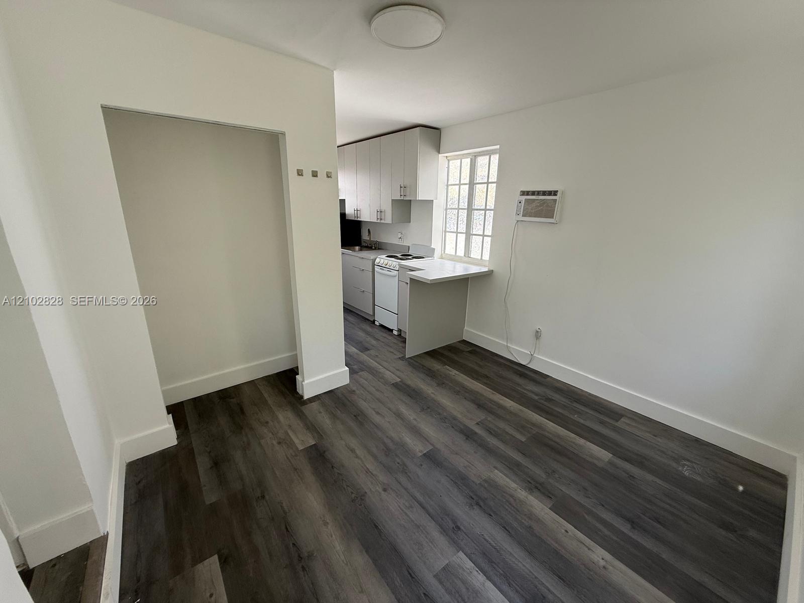 912 Euclid Avenue 4 Property Photo 14