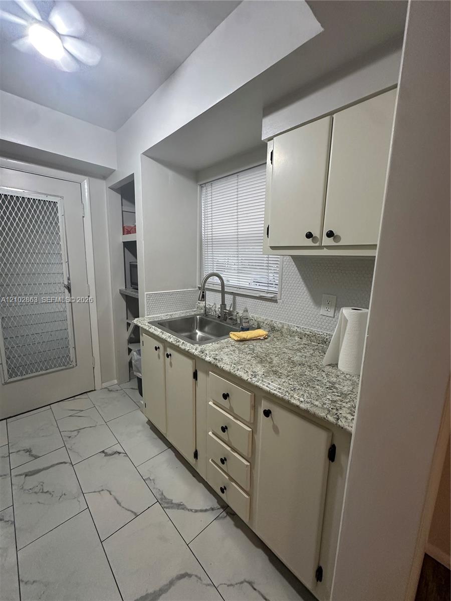 1050 E Sample Road 202 Property Photo 3