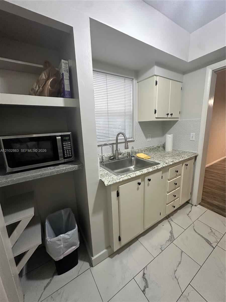 1050 E Sample Road 202 Property Photo 4