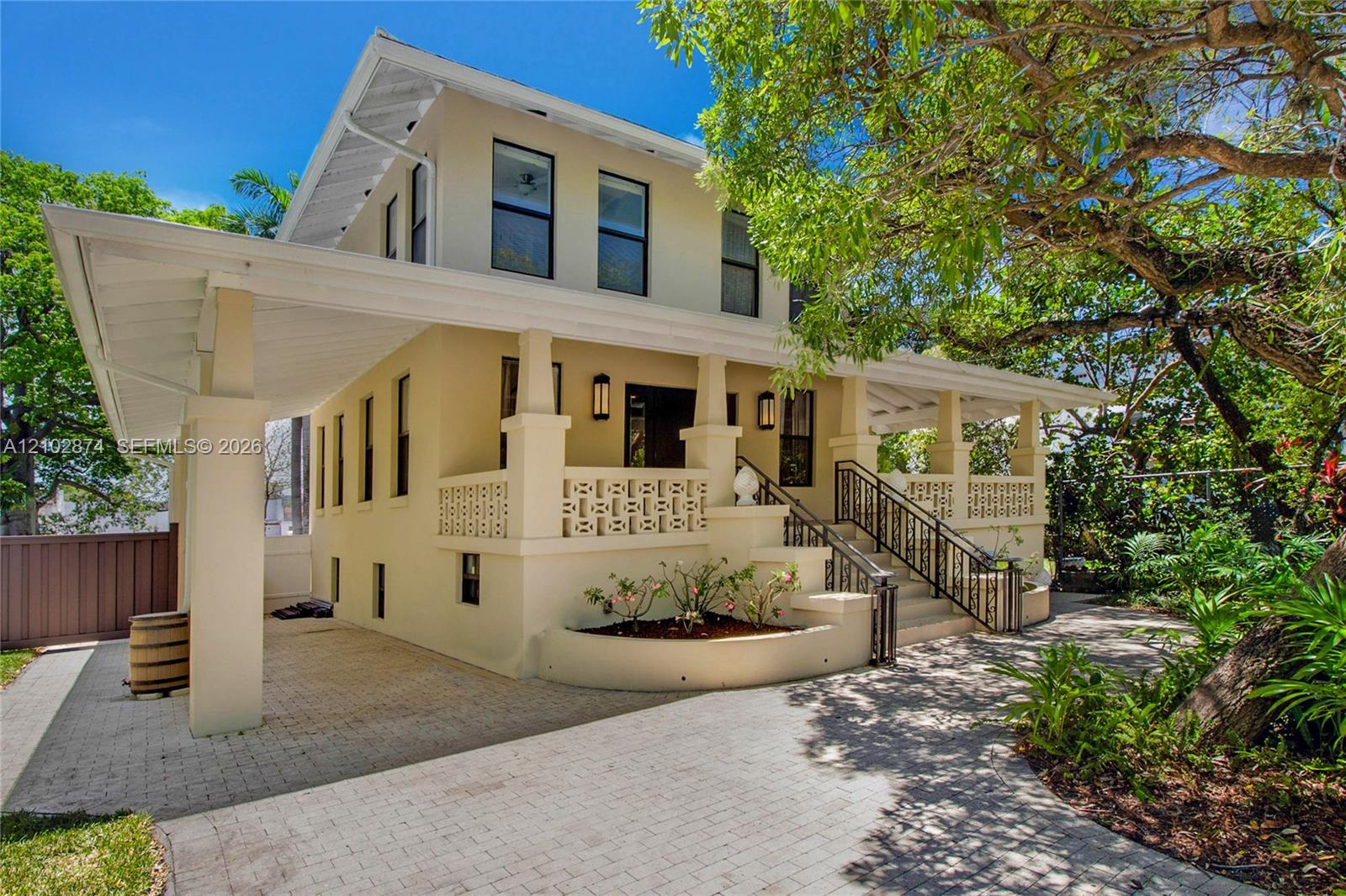 668 N River Drive Property Photo 3