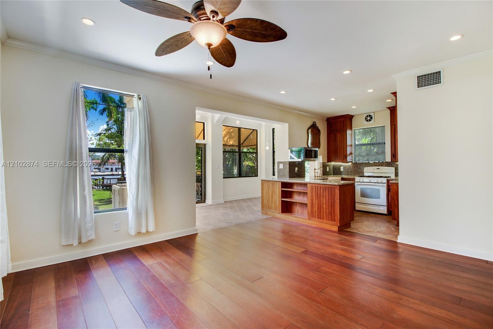 668 N River Drive Property Photo 10