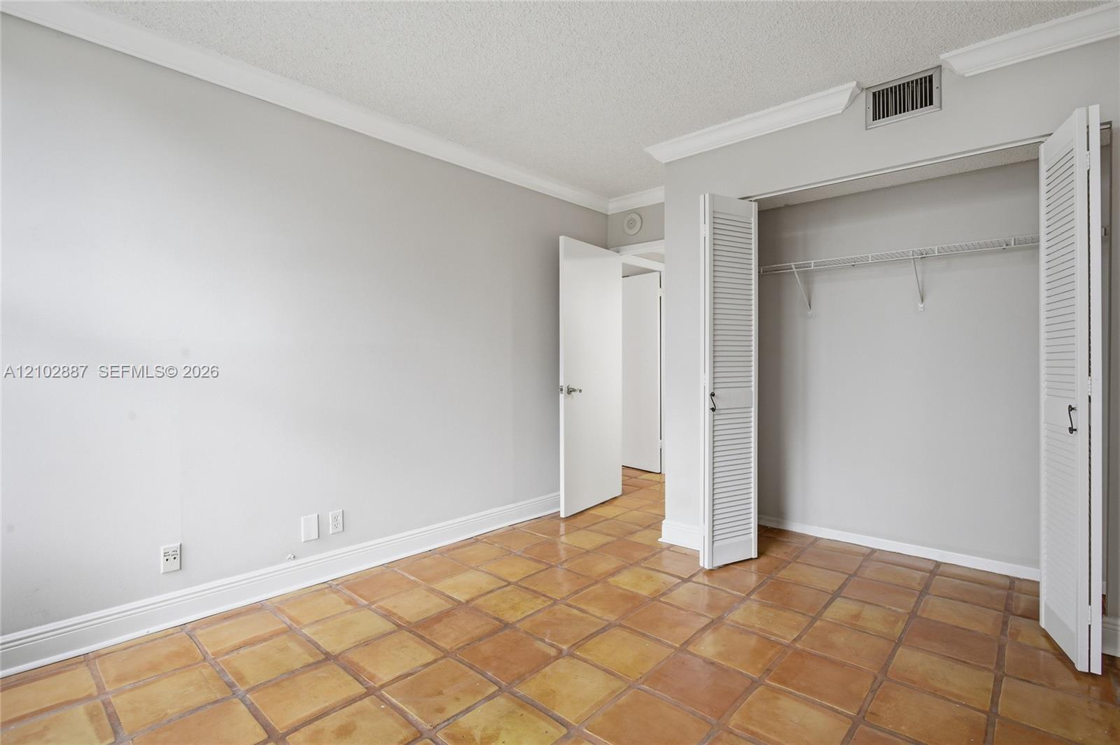 2500 Parkview Drive 415 Property Photo 14