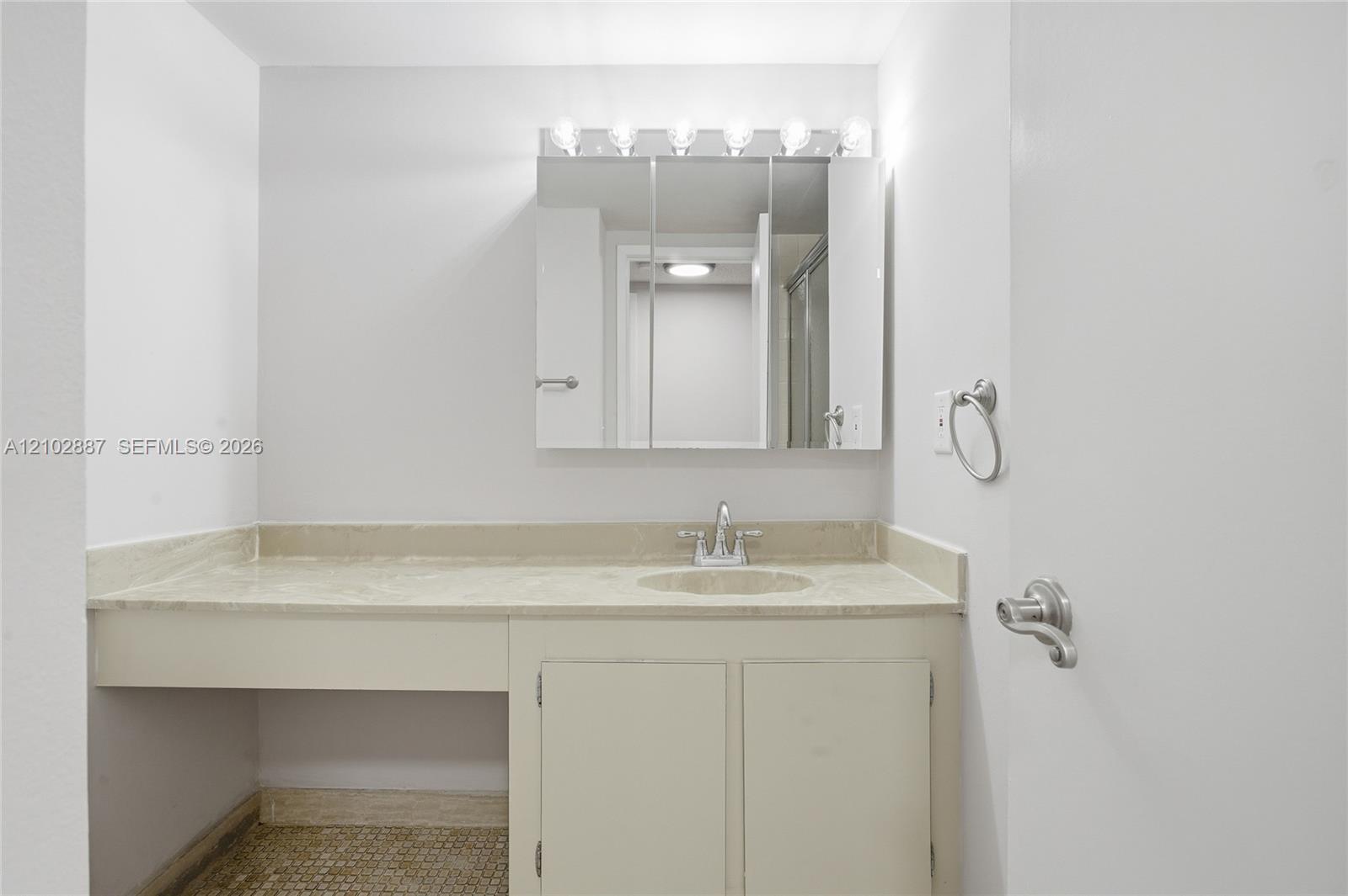 2500 Parkview Drive 415 Property Photo 17