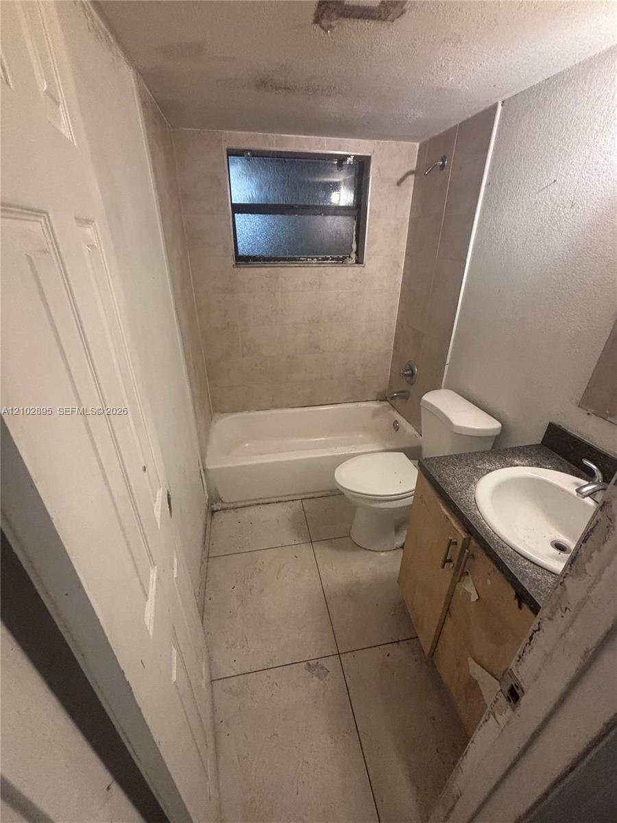 902 Ne 209th Street 106-40 Property Photo 5