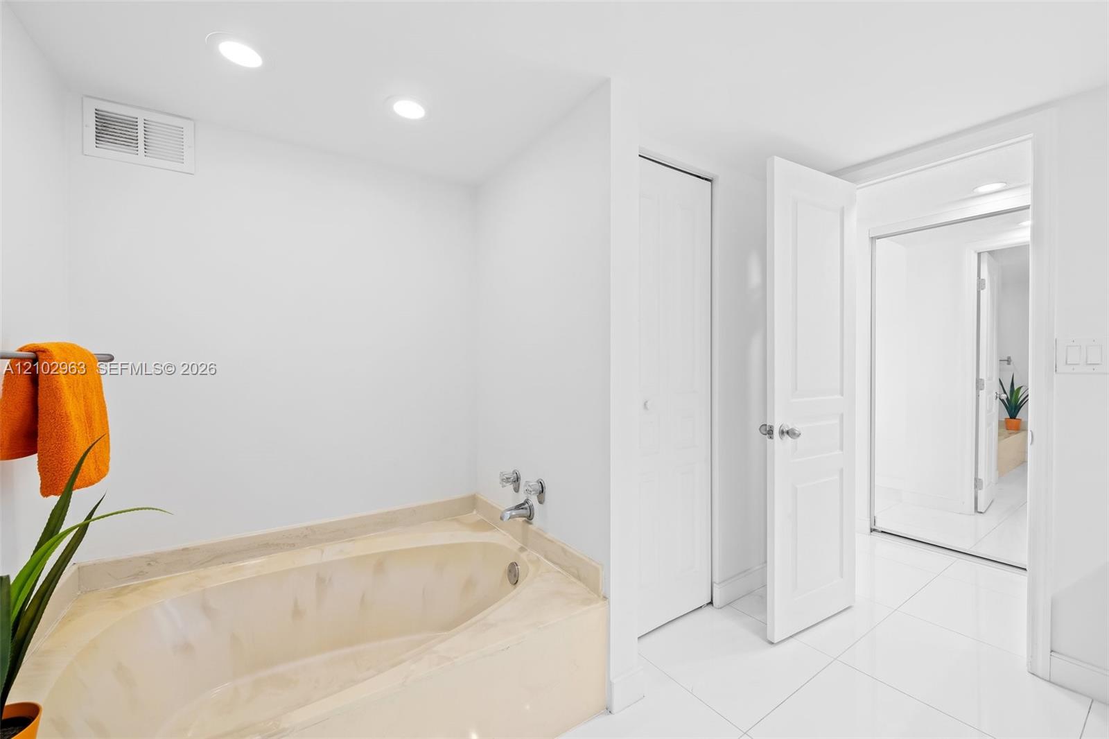 800 Parkview Drive 221 Property Photo 14