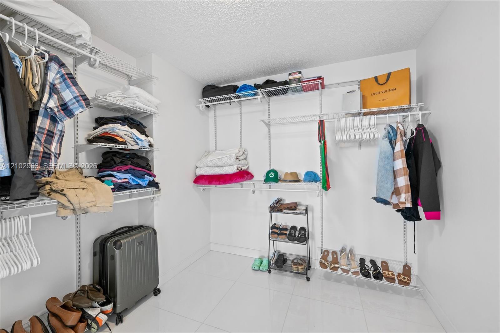 800 Parkview Drive 221 Property Photo 15