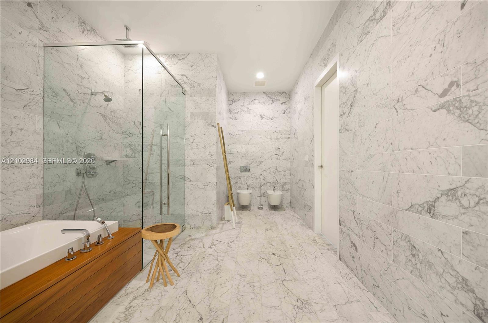 2669 S Bayshore Drive 903n Property Photo 20