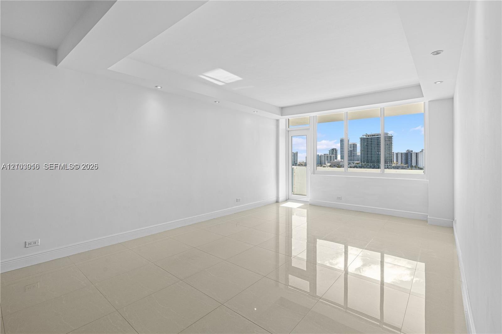 7441 Wayne Avenue 10k Property Photo 5