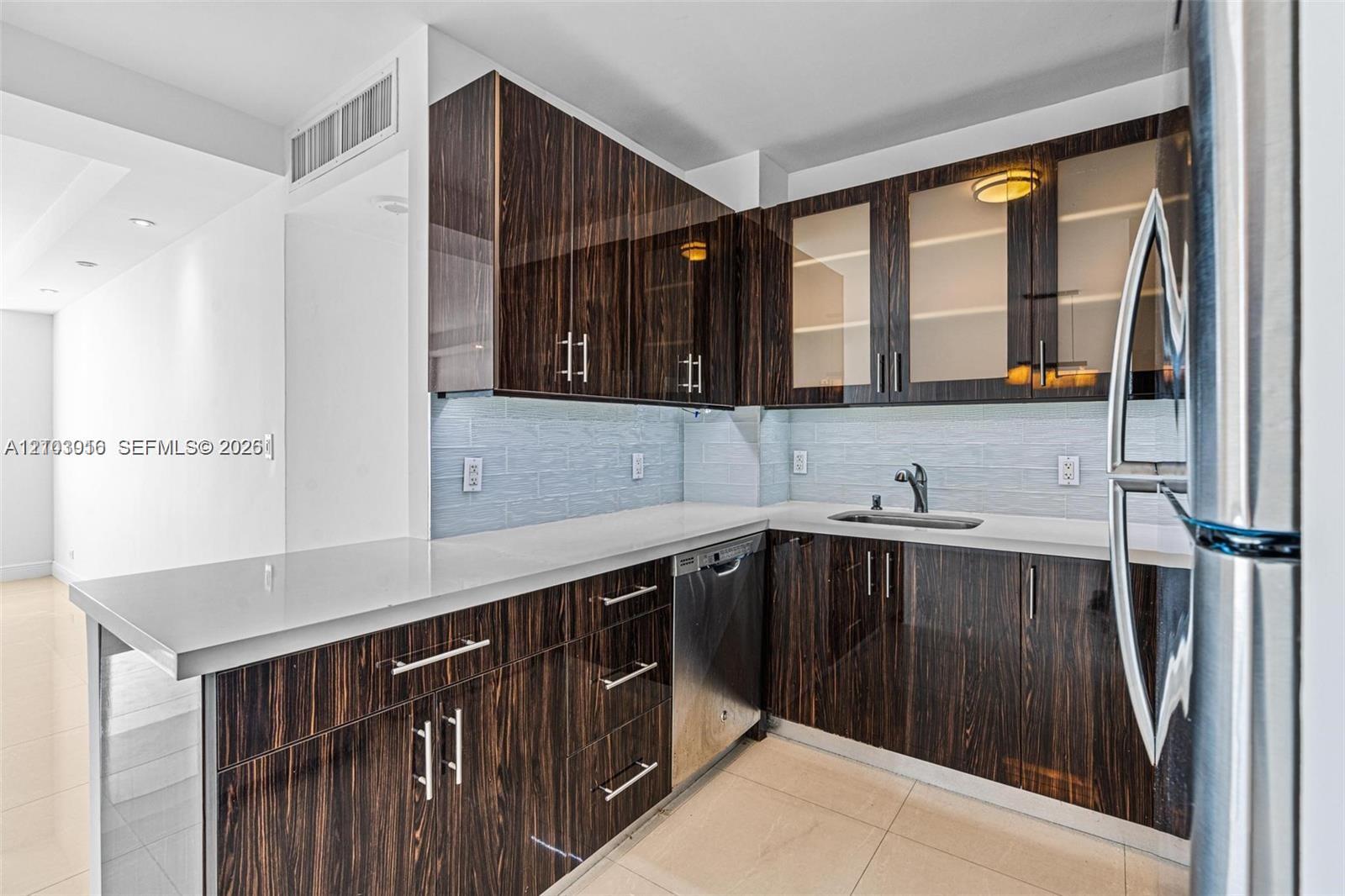 7441 Wayne Avenue 10k Property Photo 9