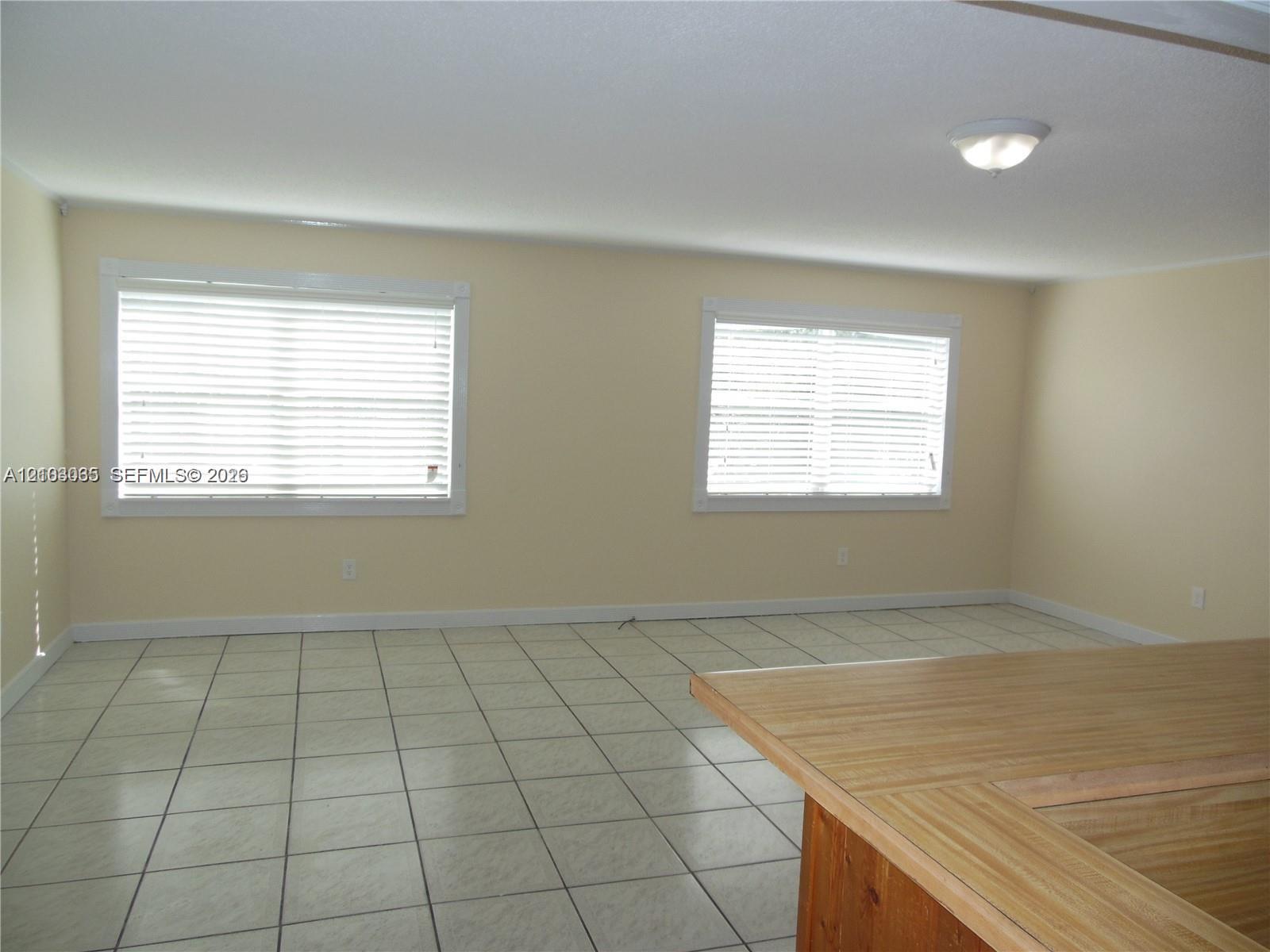 1350 W 53rd Street 8 Property Photo 2