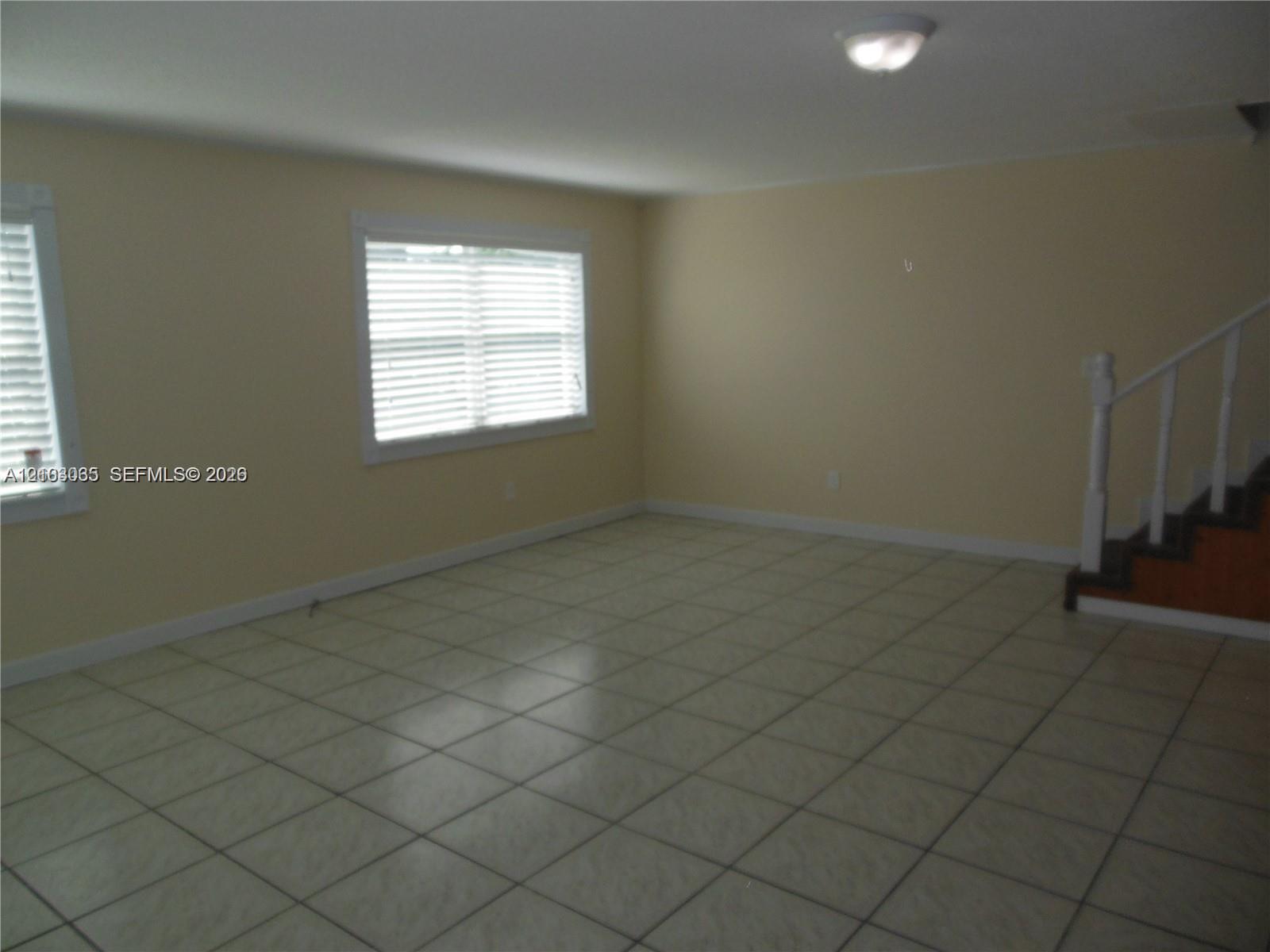 1350 W 53rd Street 8 Property Photo 4