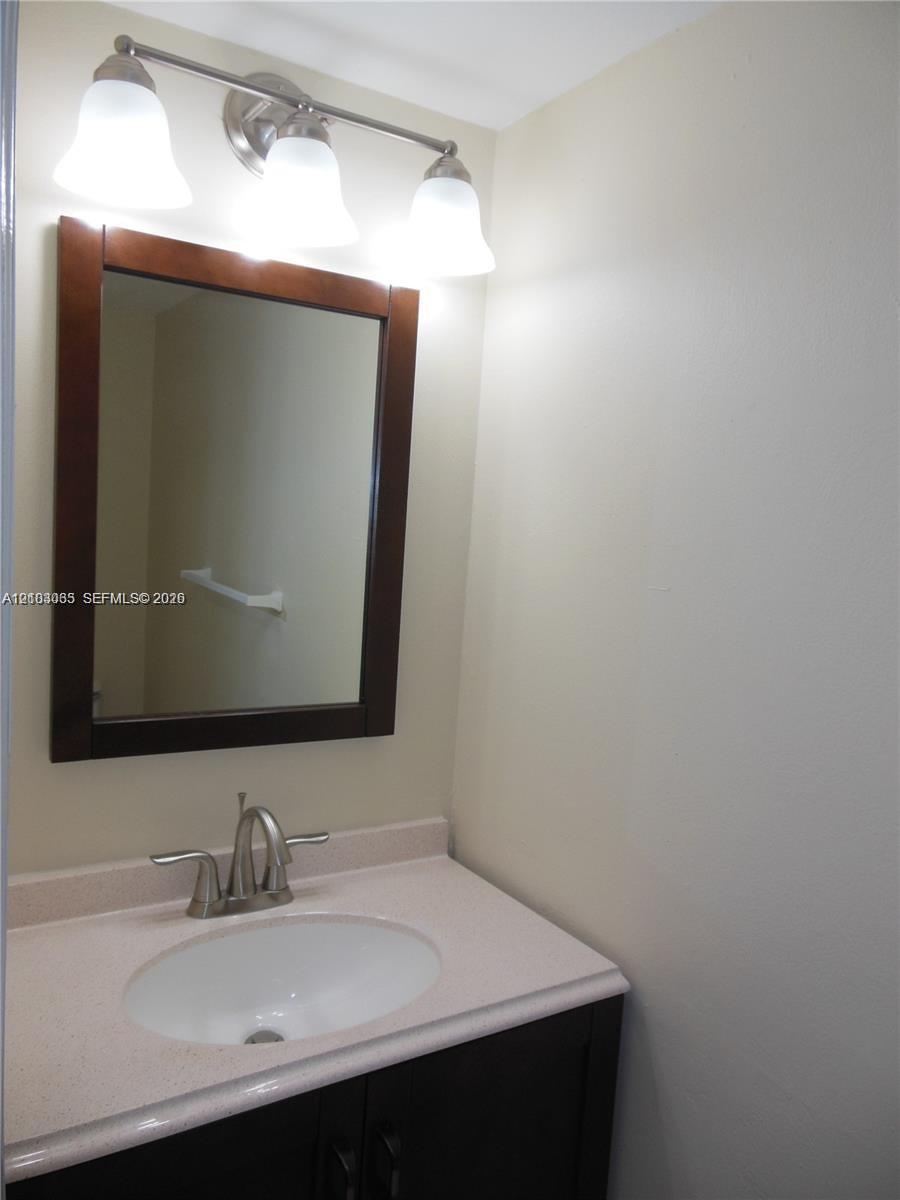 1350 W 53rd Street 8 Property Photo 5