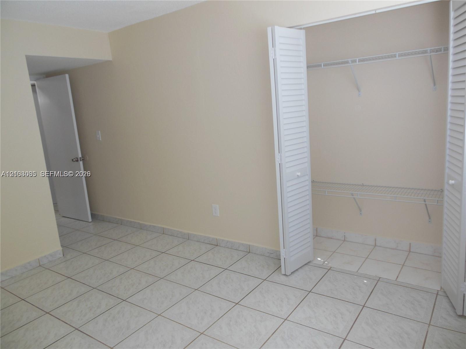 1350 W 53rd Street 8 Property Photo 6