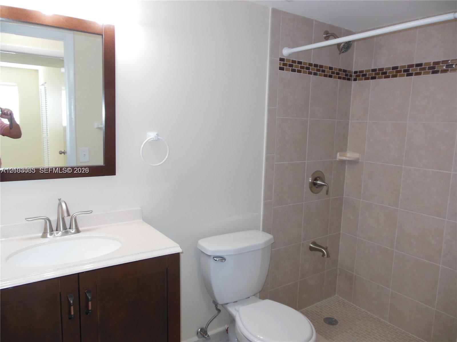 1350 W 53rd Street 8 Property Photo 7
