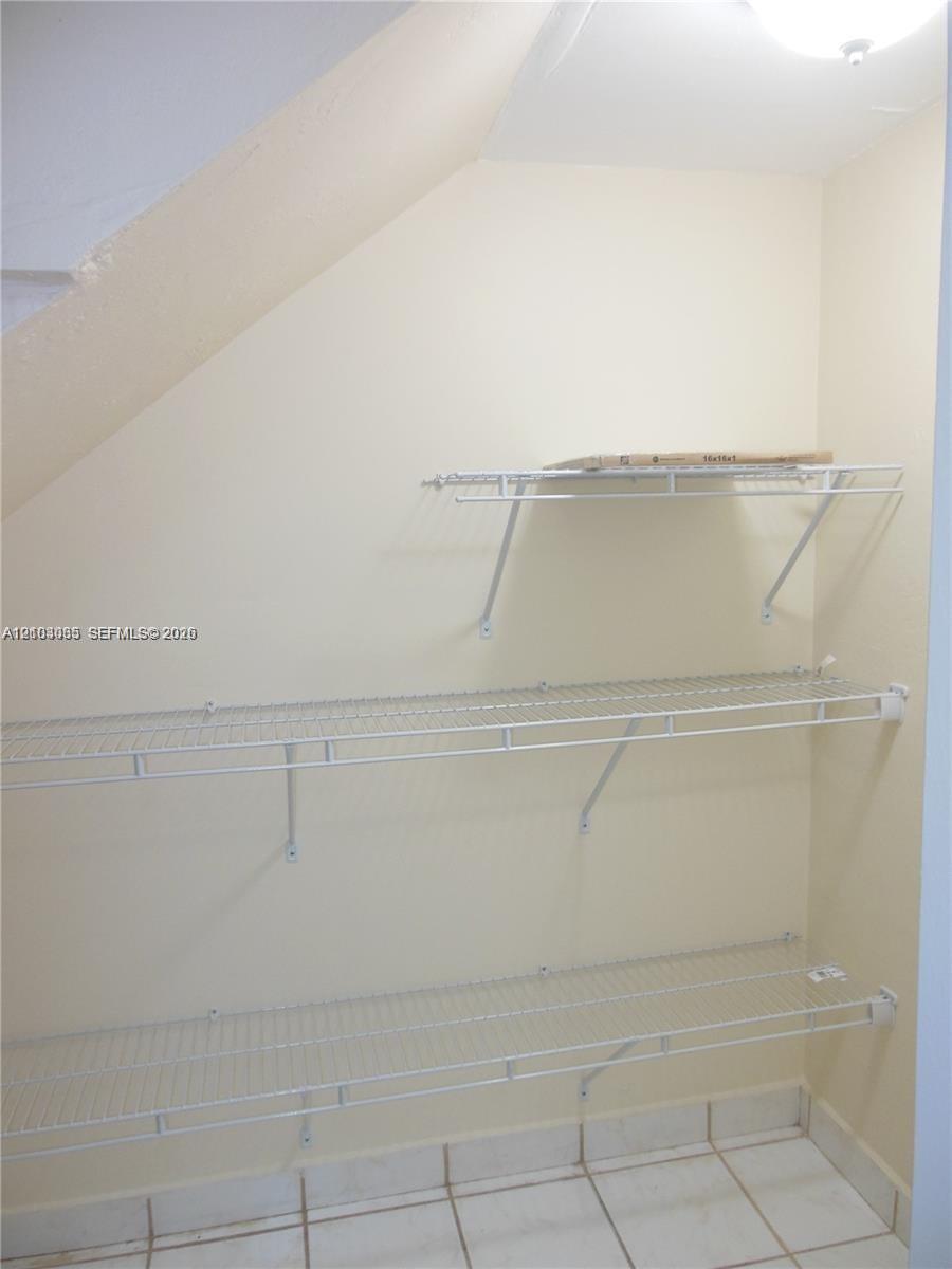 1350 W 53rd Street 8 Property Photo 8