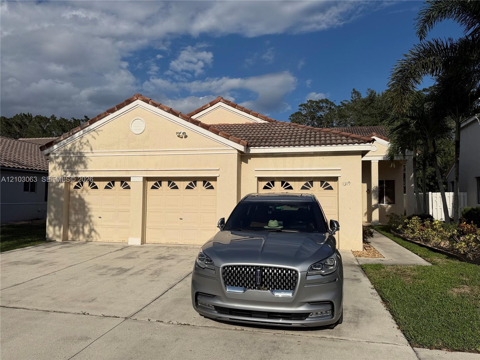 1319 Camellia Circle Property Photo 1