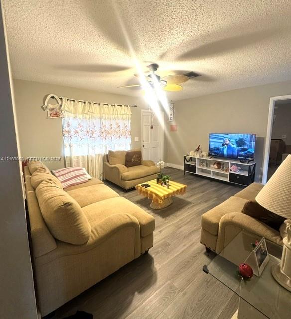 1709 Shenandoah Street B Property Photo 2