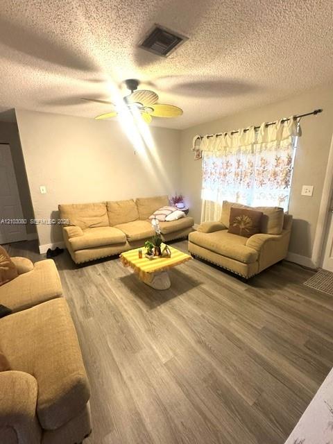 1709 Shenandoah Street B Property Photo 3