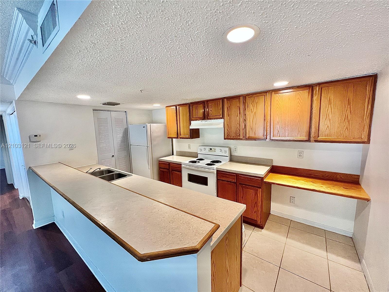 9905 Westwood Drive 25-3 Property Photo 4