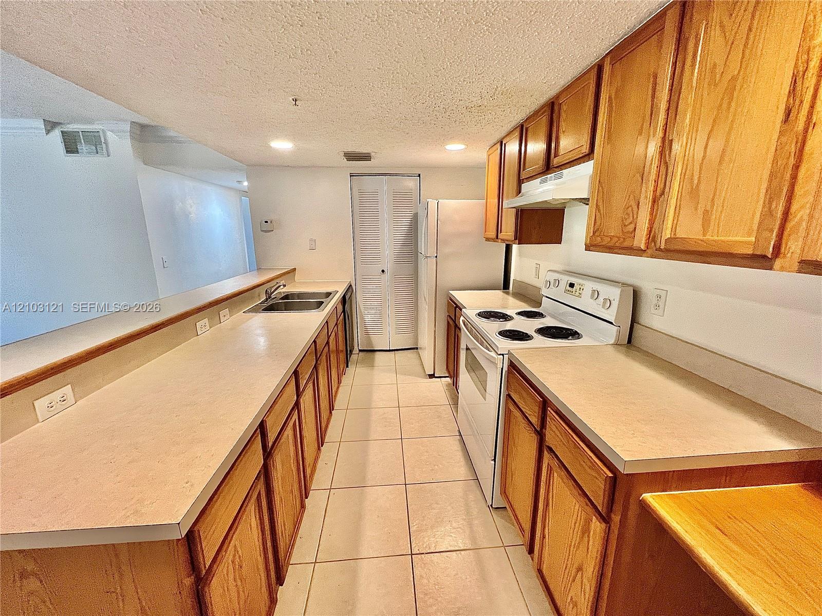 9905 Westwood Drive 25-3 Property Photo 8