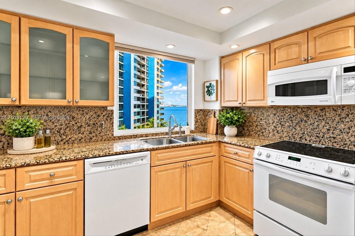 1627 Brickell Avenue 2005 Property Photo 17