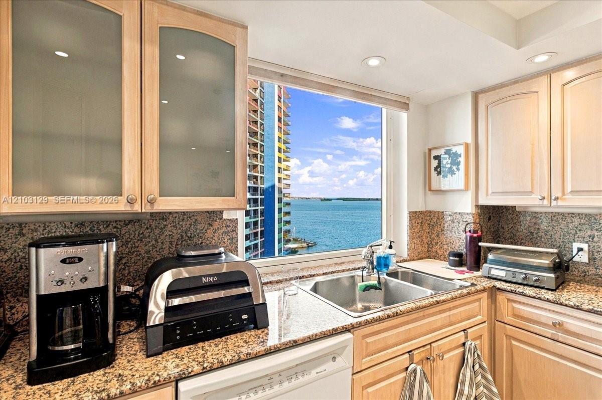 1627 Brickell Avenue 2005 Property Photo 18