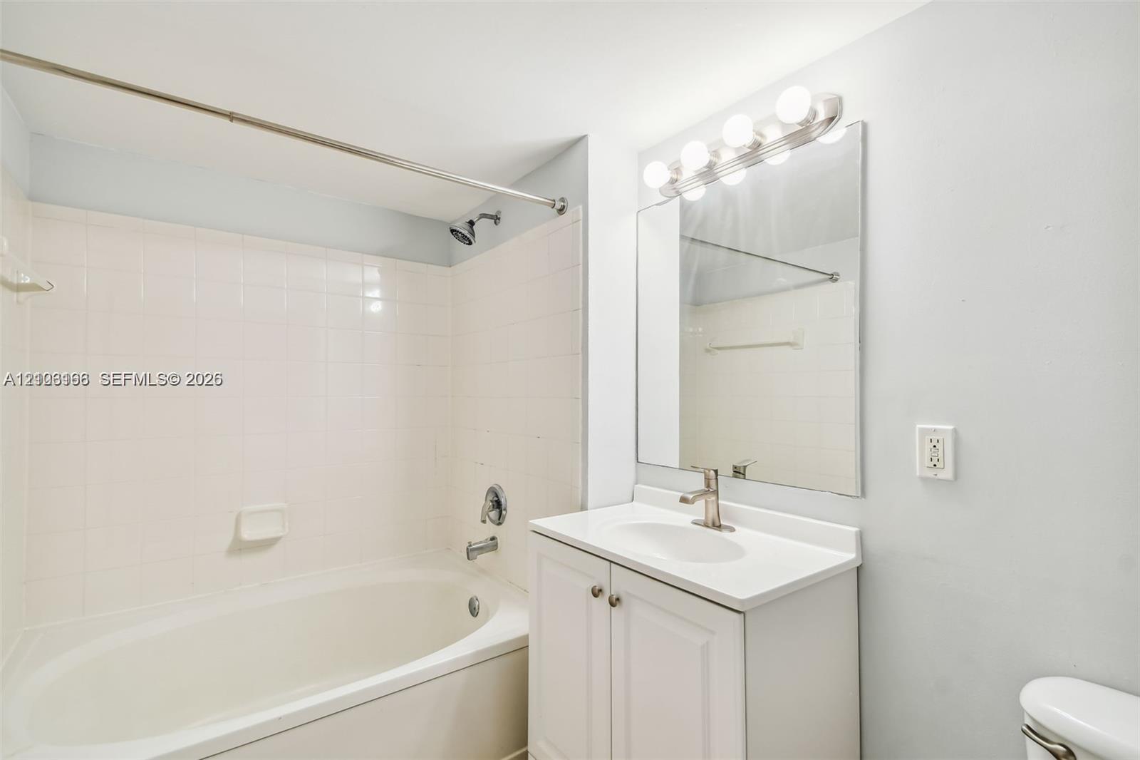 2945 Ne 185th Street 1407 Property Photo 24