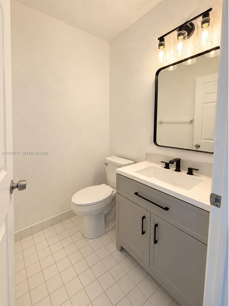 621 S 24th Avenue Property Photo 6