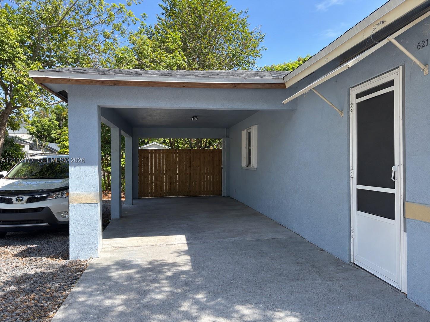 621 S 24th Avenue Property Photo 10