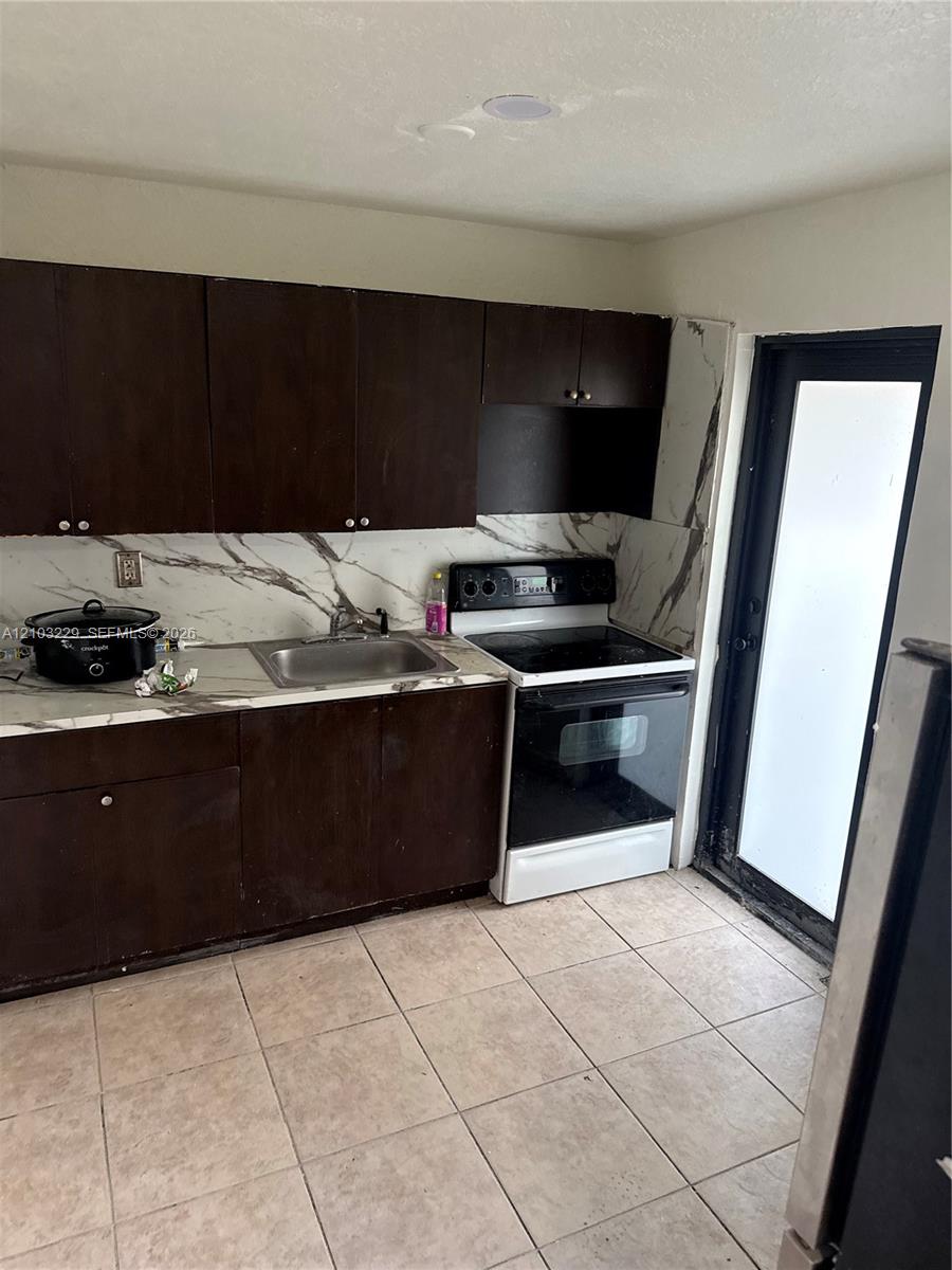 A12103229 Property Photo 3