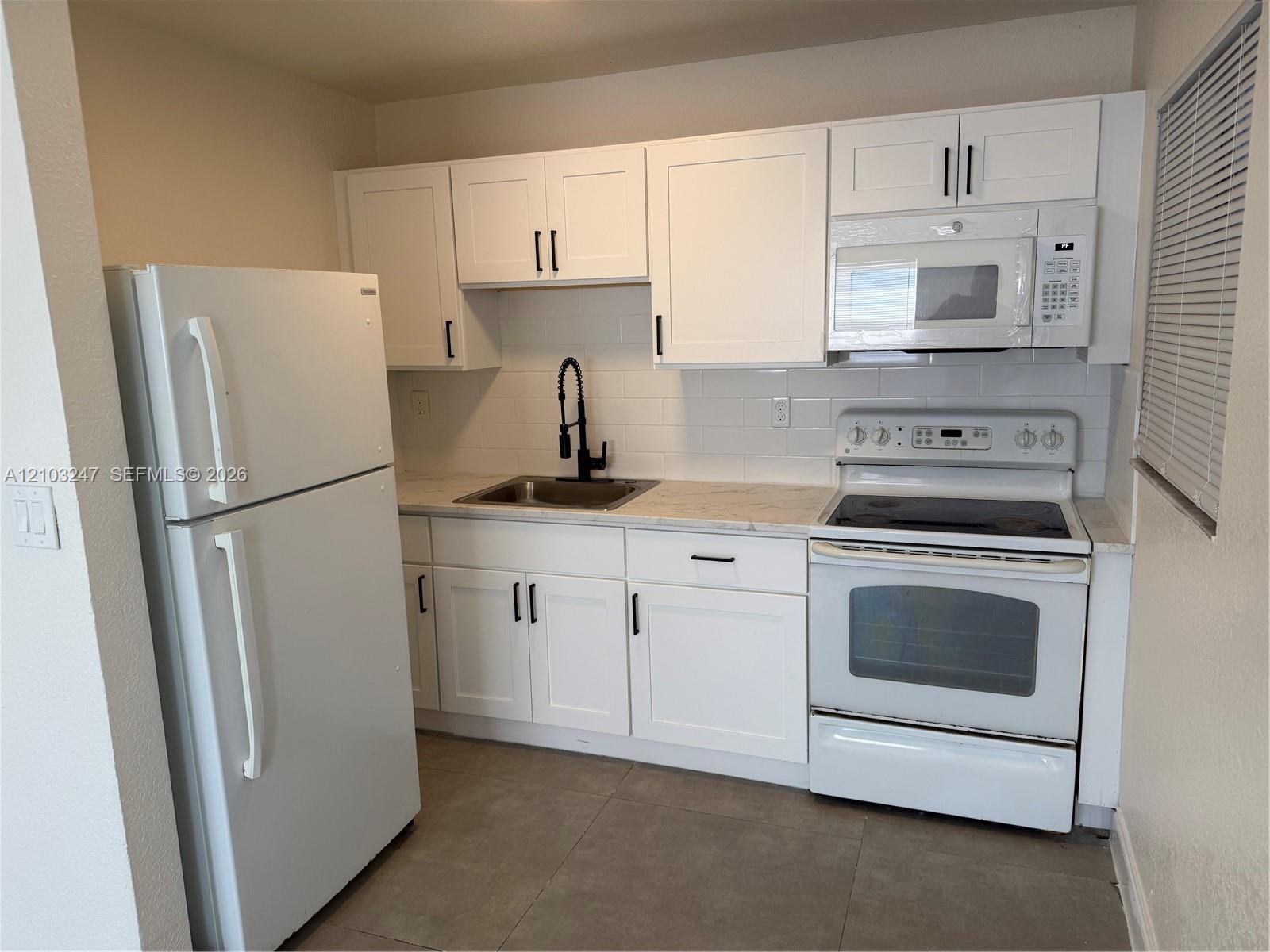 110 Se 2nd Street 101 Property Photo 2