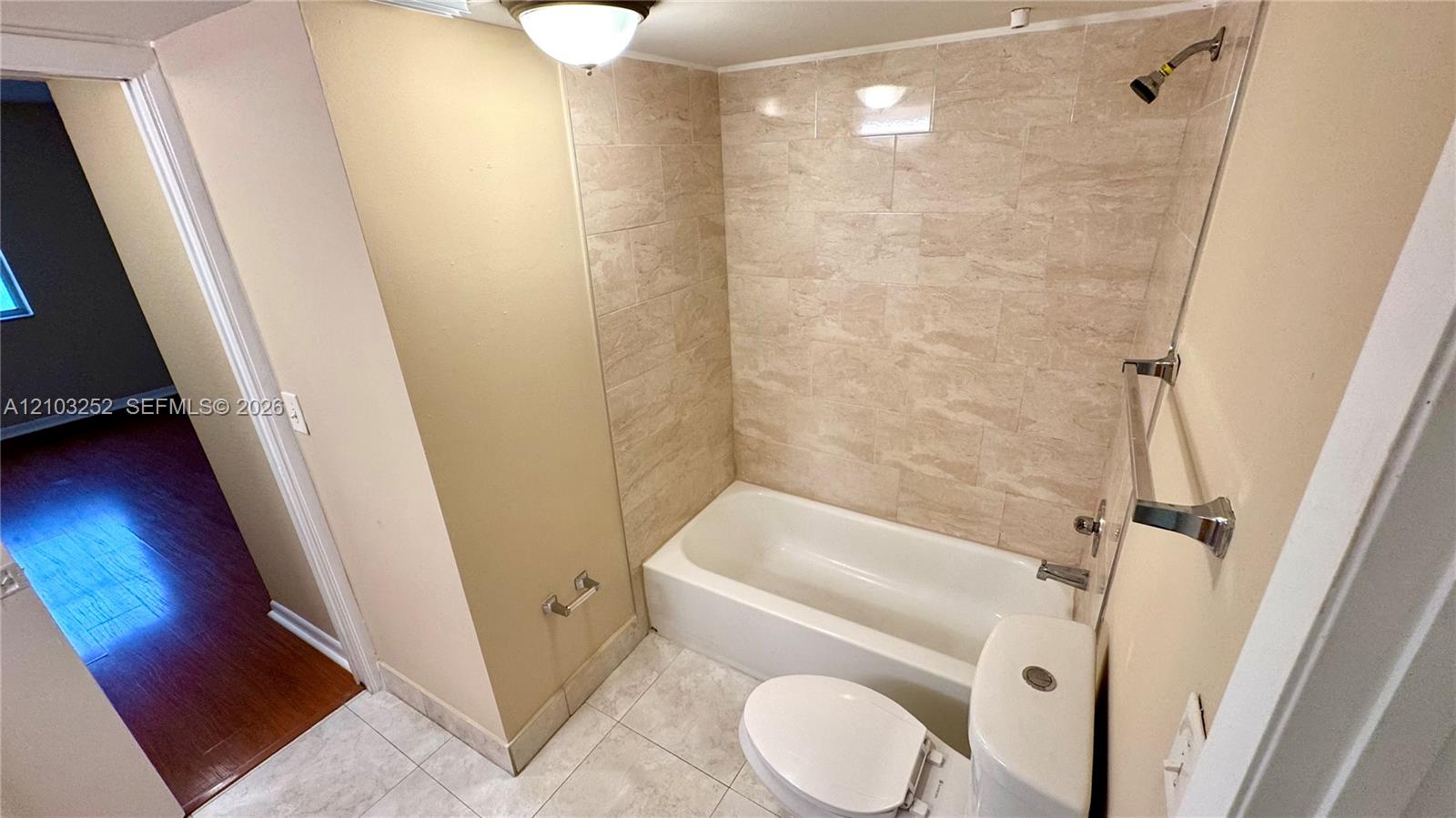 2880 N Oakland Forest Drive 110 Property Photo 21