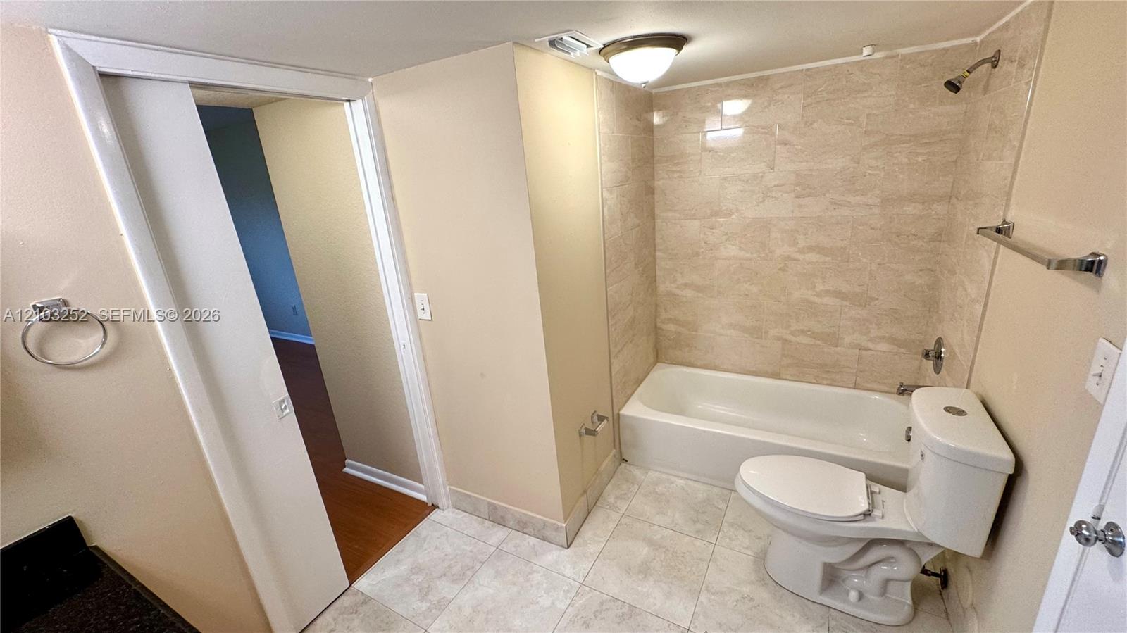 2880 N Oakland Forest Drive 110 Property Photo 22