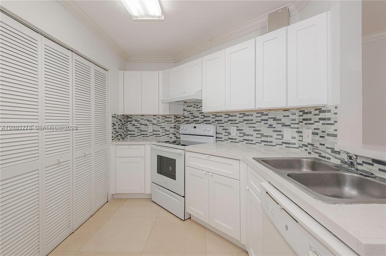 6292 Nw 186th Street 305 Property Photo 4