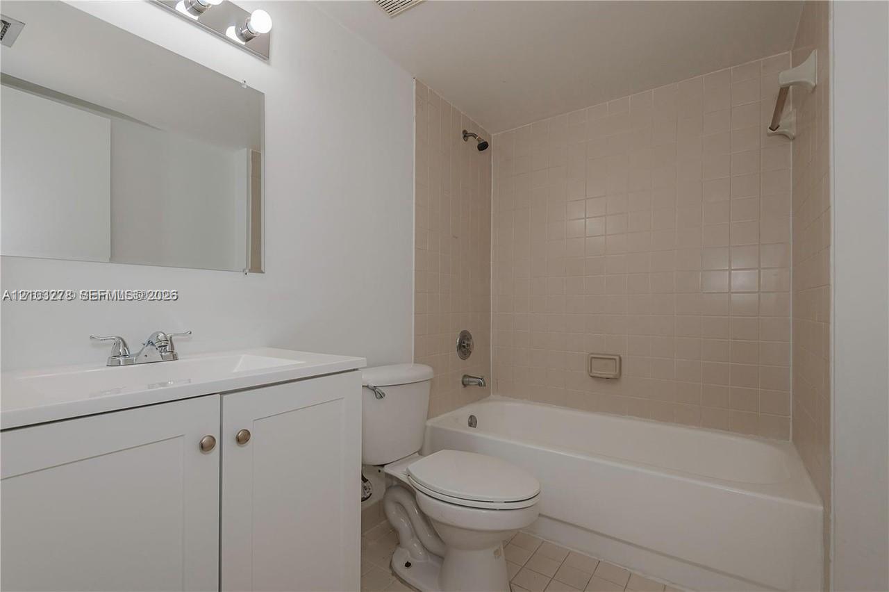 6292 Nw 186th Street 305 Property Photo 10