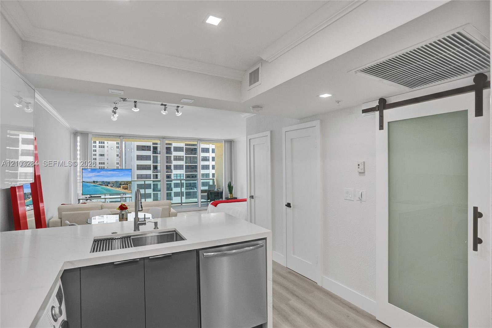 2501 S Ocean Drive 704 (available Jan 11) Property Photo 2